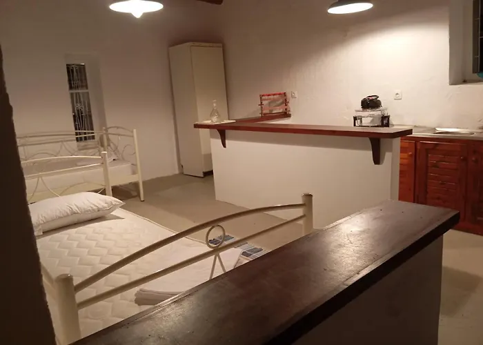 Ateni Beachfront * Ateni Arna